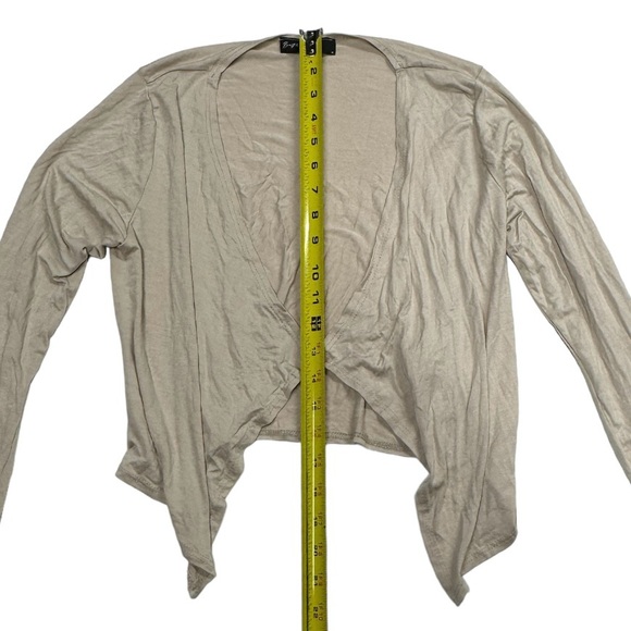 Brit & Bri size medium tan colored light feeling cardigan in great condition! - Picture 8 of 11